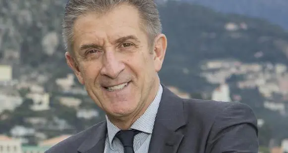 Biella: Ezio Greggio rifiuta la cittadinanza per rispetto della senatrice Liliana Segre