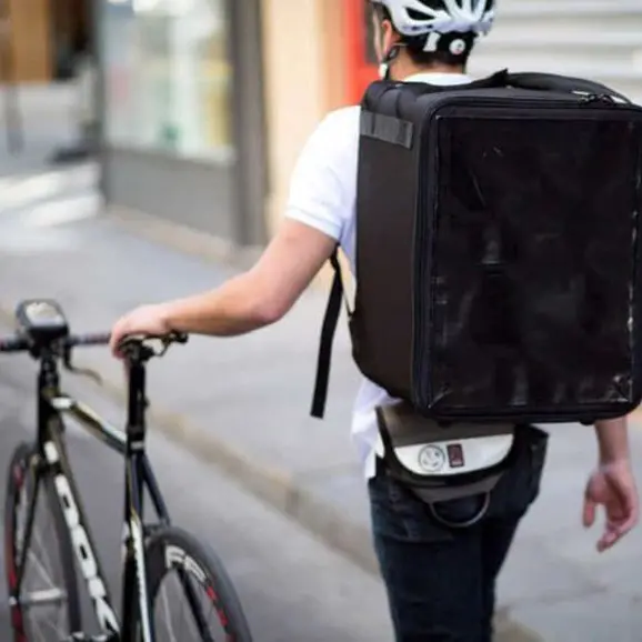 Milano, nasce la piattaforma \"equa\" per i rider delle consegne a dimicilio