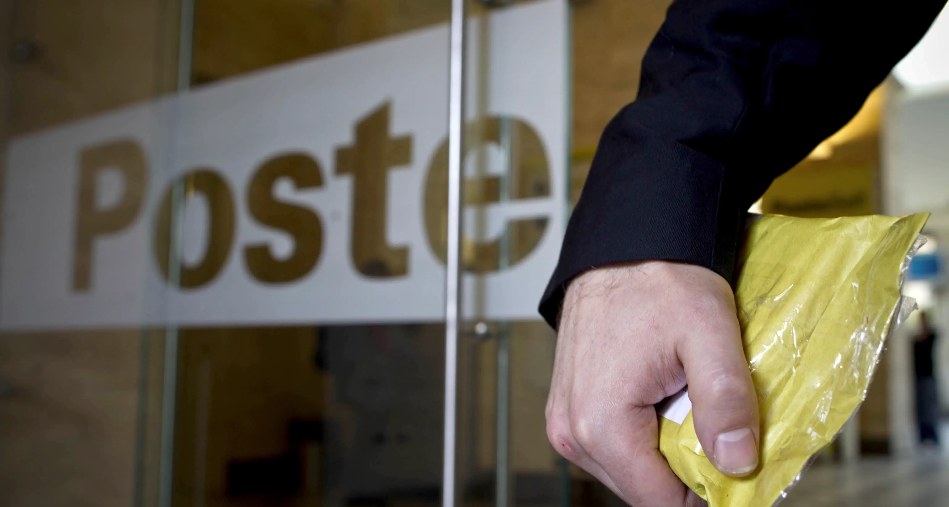 Poste, istruttoria dell'Antitrust sulle raccomandate care e i postini che non suonano