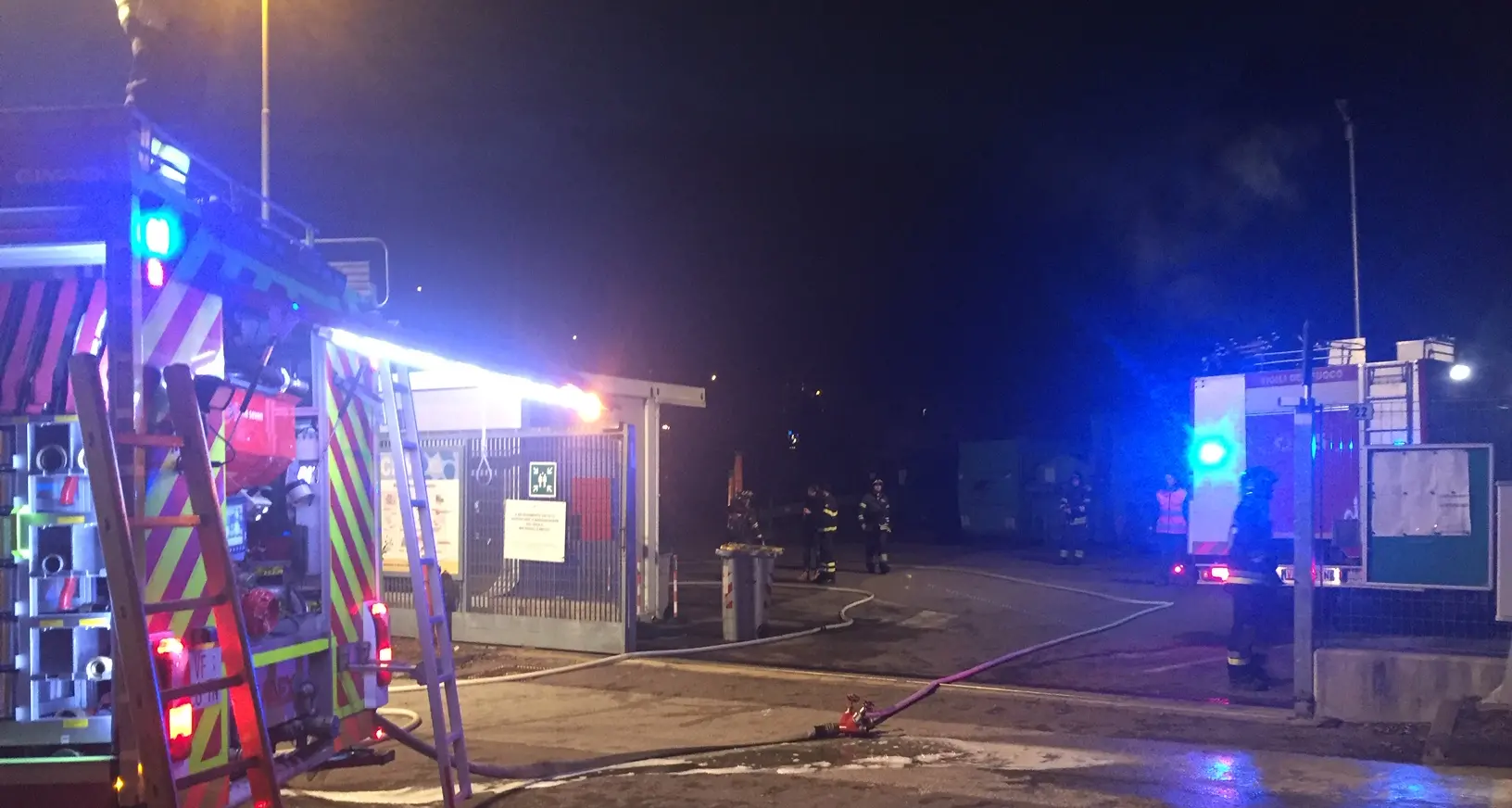 Incendio a Martignano al centro di raccolta materiali