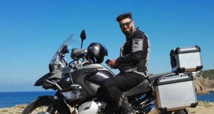 «Hai lasciato un segno indelebile»: il dolore di parenti e amici per Matteo