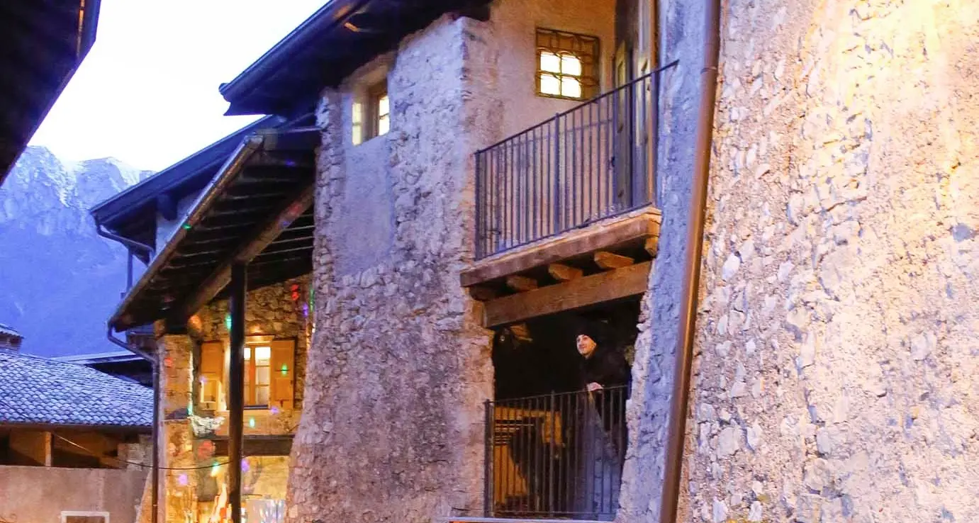 I borghi più belli d'Italia \"sfilano\" a Canale di Tenno ai mercatini natalizi