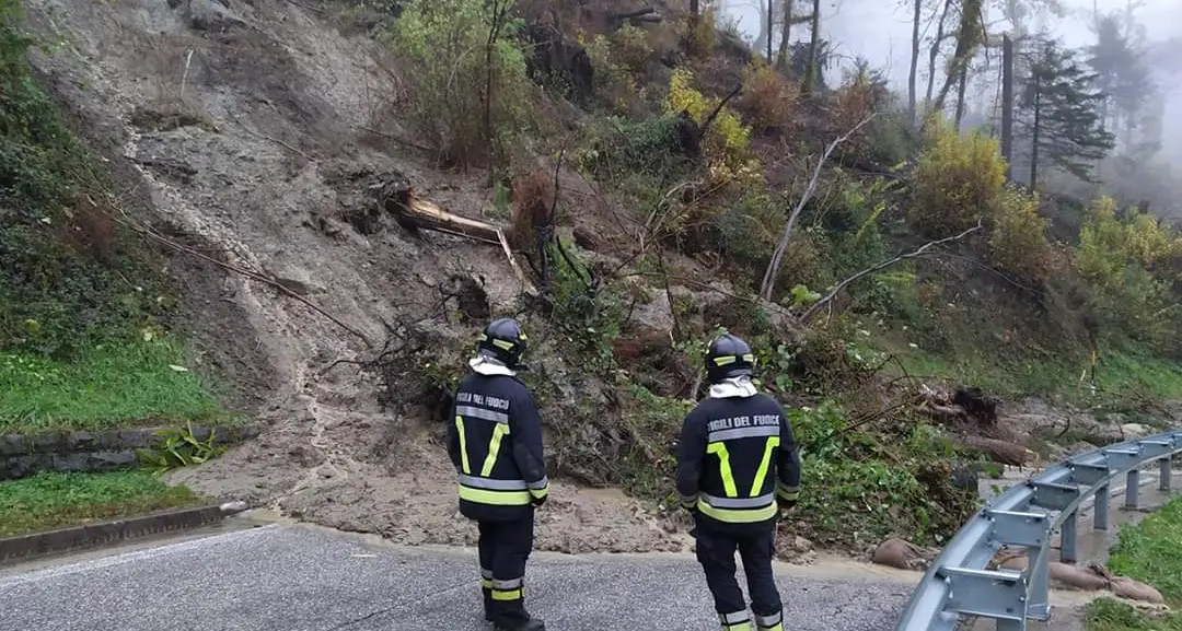 Centa San Nicolò: una frana sulla strada per Caldonazzo