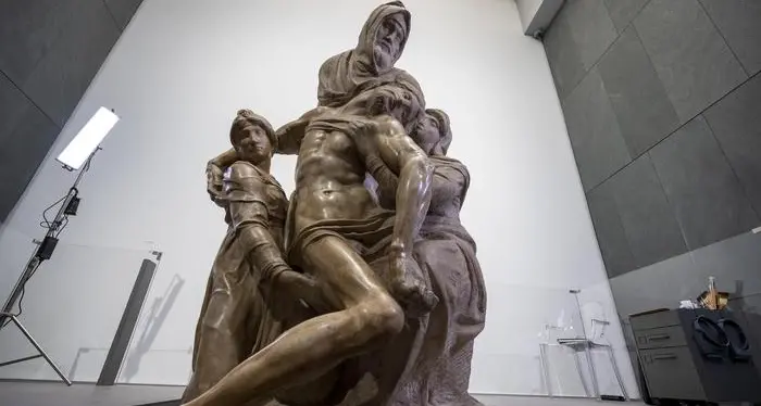 La «Pietà» di Michelangelo verrà restaurata sul posto (e si potrà assistere ai lavori)+