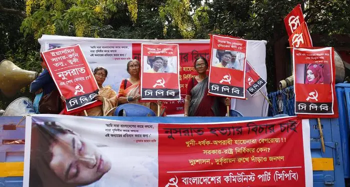 Bangladesh: 19enne bruciata viva condannate a morte 16 persone