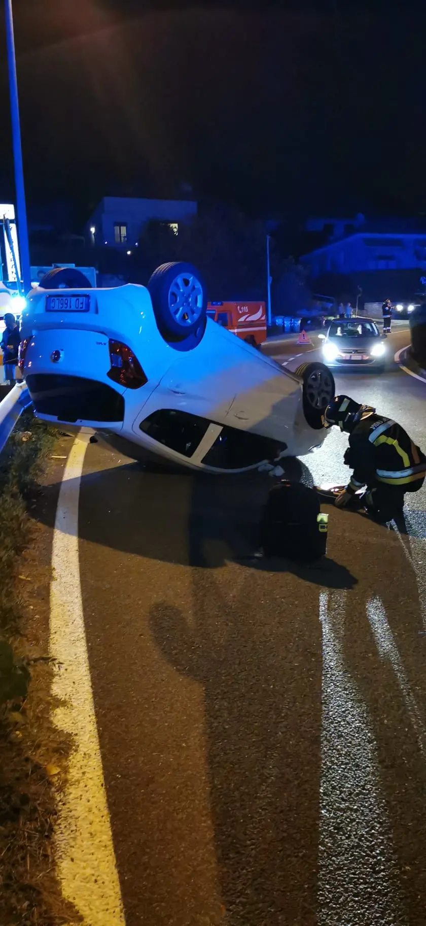 San Vito, auto si rovescia in curva: ferite lievi per un 57enne