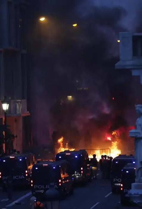 A barricade burns on the fifth day of protests over the conviction of a dozen Catalan independence leaders in Barcelona, Spain, Friday, Oct. 18, 2019. Tens of thousands of flag-waving demonstrators demanding Catalonia's independence and the release from prison of their separatist leaders have flooded downtown Barcelona. The protesters have poured into the city after some of them walked for three days in \\\"Freedom marches\\\" from towns across the northeastern Spanish region, joining students and workers who have also taken to the streets on a general strike day. (ANSA/AP Photo/Manu Fernandez) [CopyrightNotice: Copyright 2019 The Associated Press. All rights reserved]