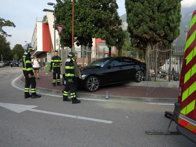30/09/19 Arco auto fuori strada