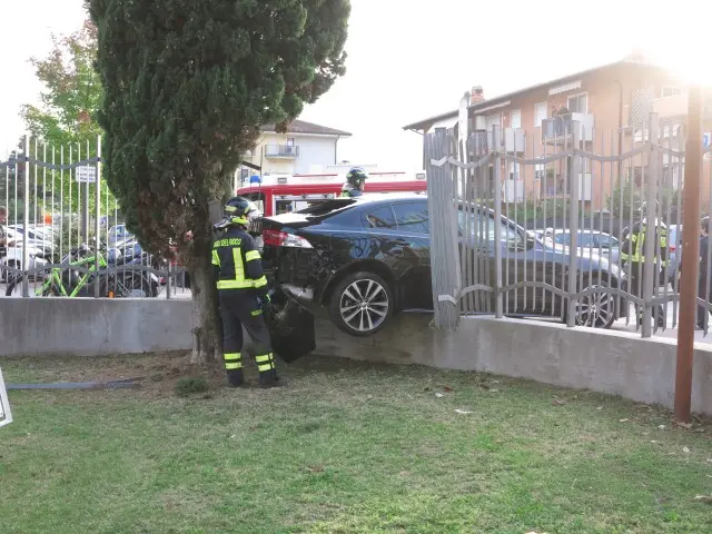 30/09/19 Arco auto fuori strada