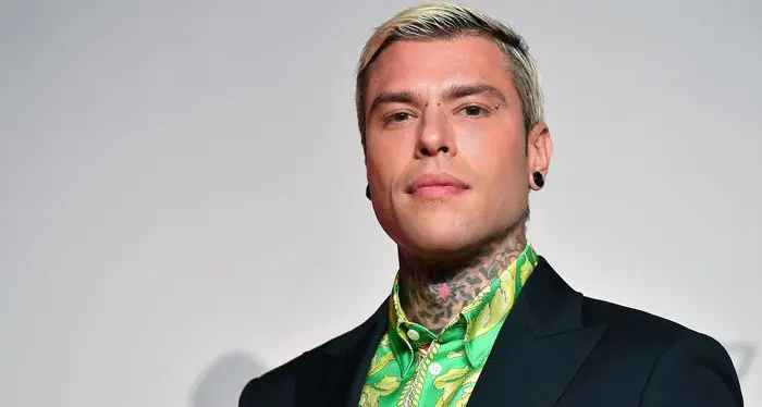Fedez imputato per un pugno al suo vicino di casa che si lamentava per la musica alta