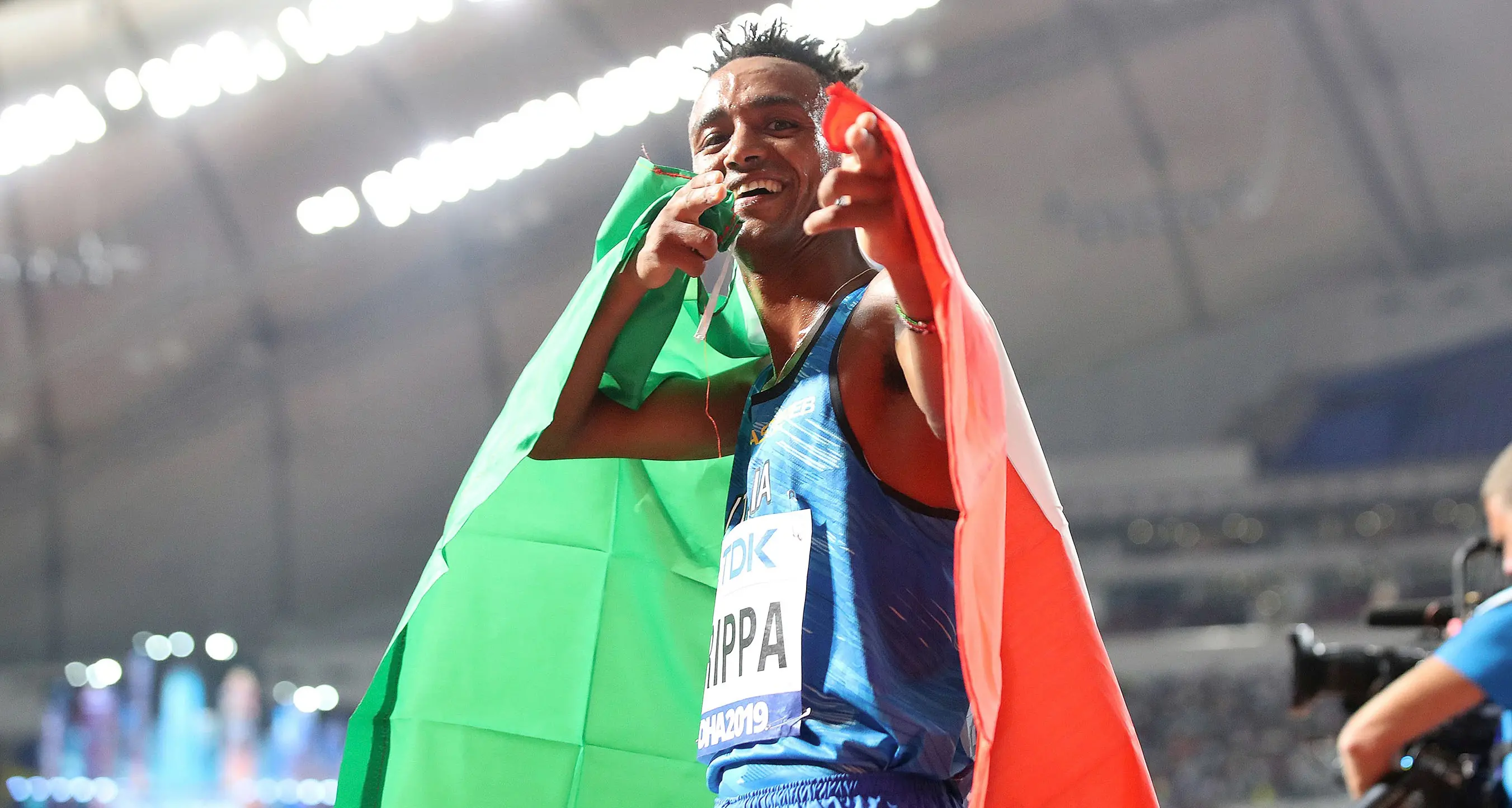 Gran tifo dal Trentino per il record di Crippa - VIDEO