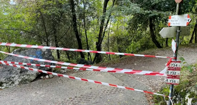 Rocchetta, frana nei boschi Strada tagliafuoco chiusa