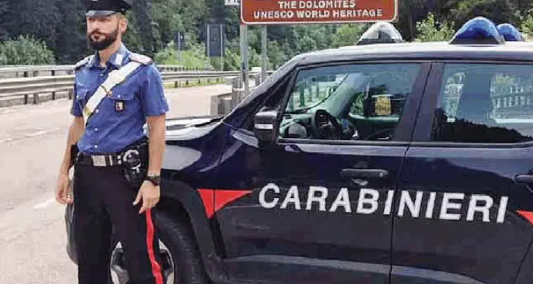 Morsi e botte per un sorpasso Furioso litigio in un garage