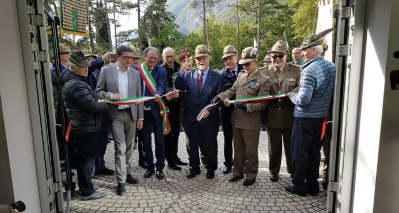 Il nuovo Museo degli Alpini inaugurato al Doss Trento con tante penne nere