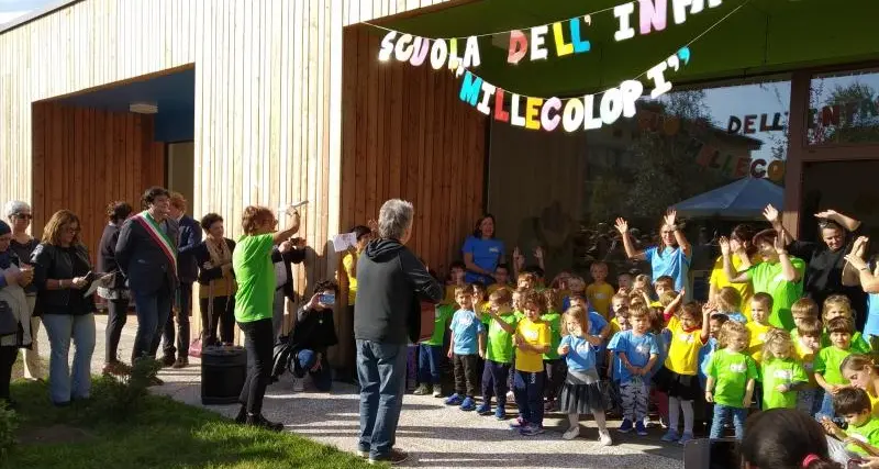 Inaugurato il nuovo asilo si chiama \"Mille Colori\" ed è molto green ed eco