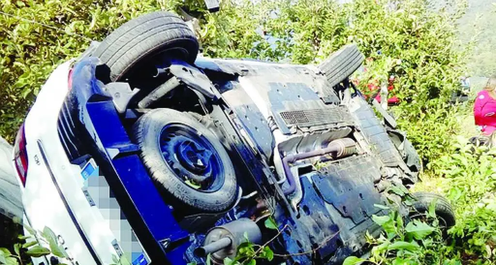 Cavedine: esce di strada e l'auto si ribalta in un meleto ferita una 32enne