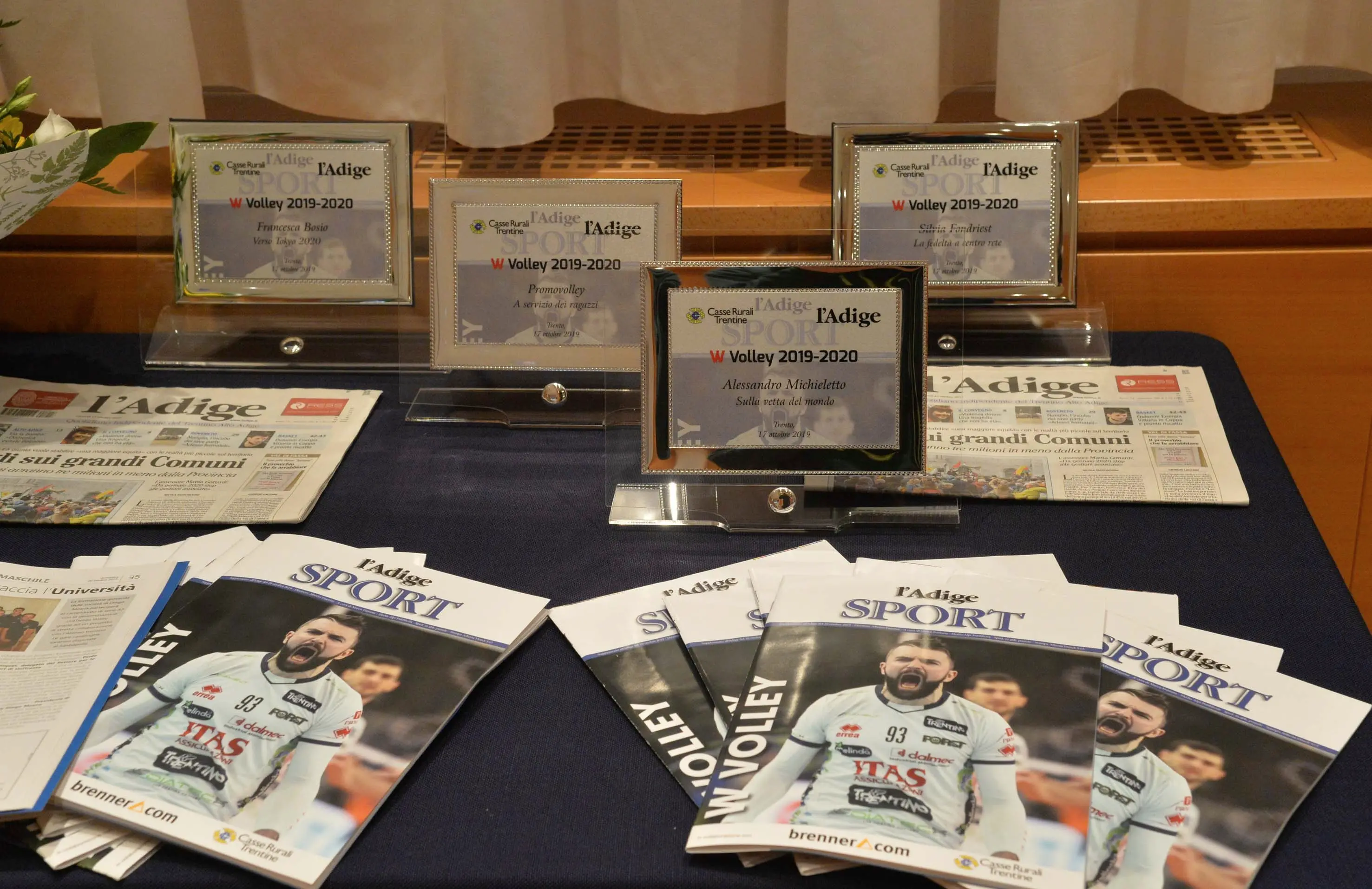 Presentazione del MAGAZINE DELL'ADIGE W VOLLEY presso la Sala Don Guetti di Cassa Centrale Banca in via Vannetti, è la diciottesima edizione di «W Volley a destra il Vicesindaco di Trento Maria Chiara Franzoi il direttore dell'Adige Alberto Faustini e Diego Mosna Paola presidente del Coni Trento Massimo Dalfovo , Trento Sala Don Guetti 17 ottobre 2019 © foto Daniele Mosna/Pedrotti Paolo