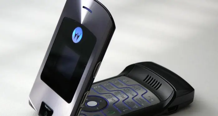 Motorola è pronta a rilanciare a novembre il telefono pieghevole