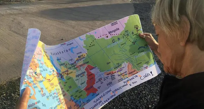 Da Venezia a Pechino ma a piedi, in due anni: l'impresa di una settantenne