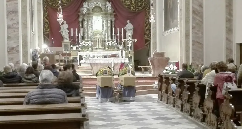 Commozione al funerale dei fratelli Granello: uniti nella vita e nella morte