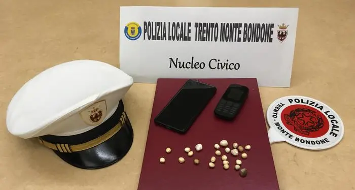 Fermato dalla polizia locale In pancia 24 ovuli di eroina
