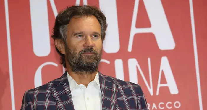 Cracco torna in tv ma stavolta é buono e racconta le ricette