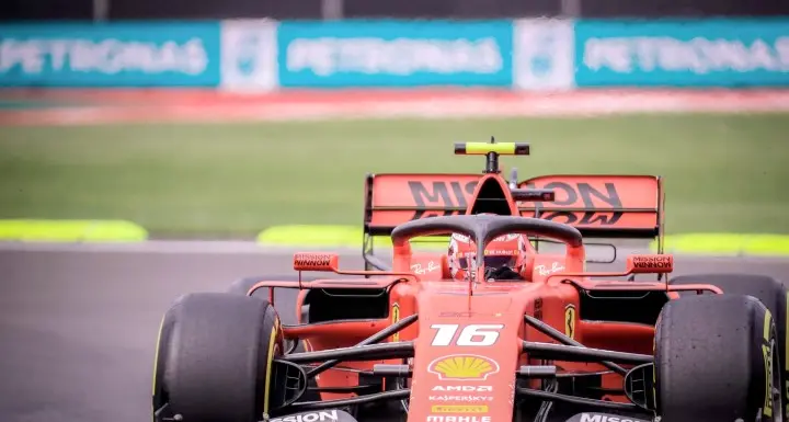 Verstappen si prende la pole davanti a Leclerc e Vettel