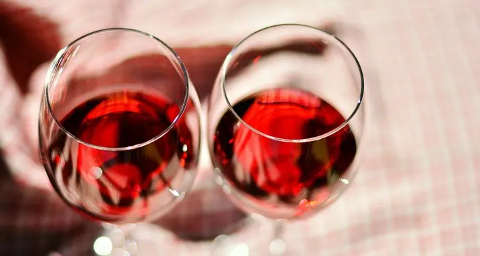 Corsi sommellier per ciechi: assaggi di vini e distillati