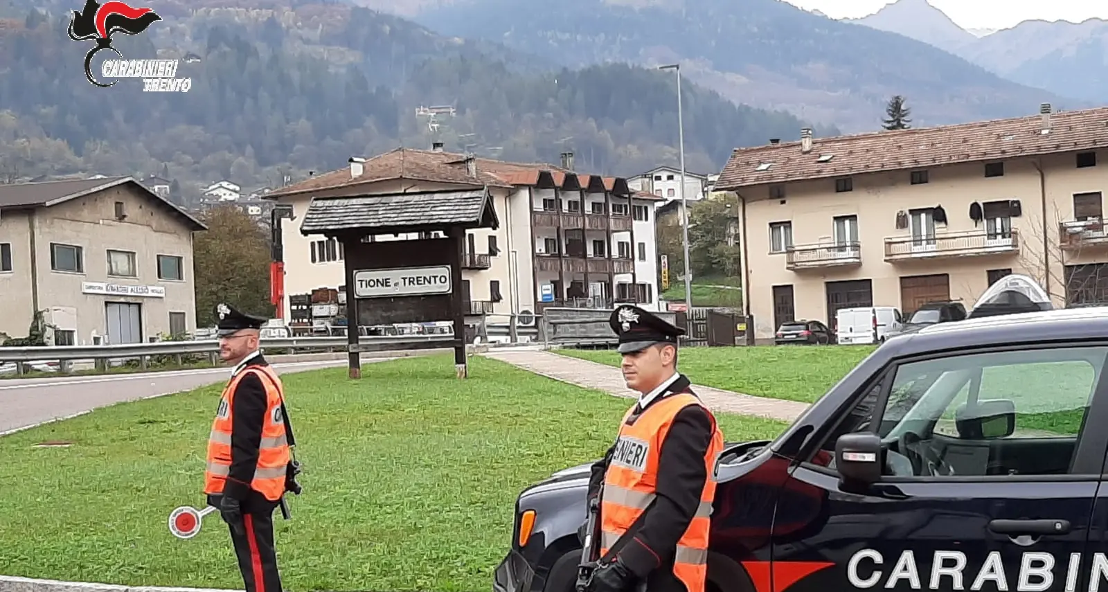 Le rubano l’auto nella notte