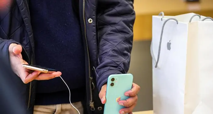 Apple, da oggi in vendita i nuovi iPhone 11 ed il Wathc serie 5