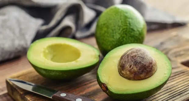 Un avocado al giorno leva il medico di torno (soprattutto per il colesterolo)