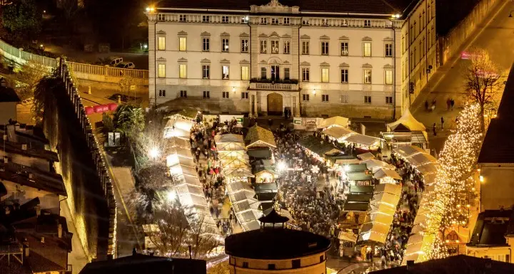 Troppo alto il rischio contagio per l'intera città Trento rinuncia al Mercatino di Natale L'annuncio del sindaco Ianeselli dopo la giunta