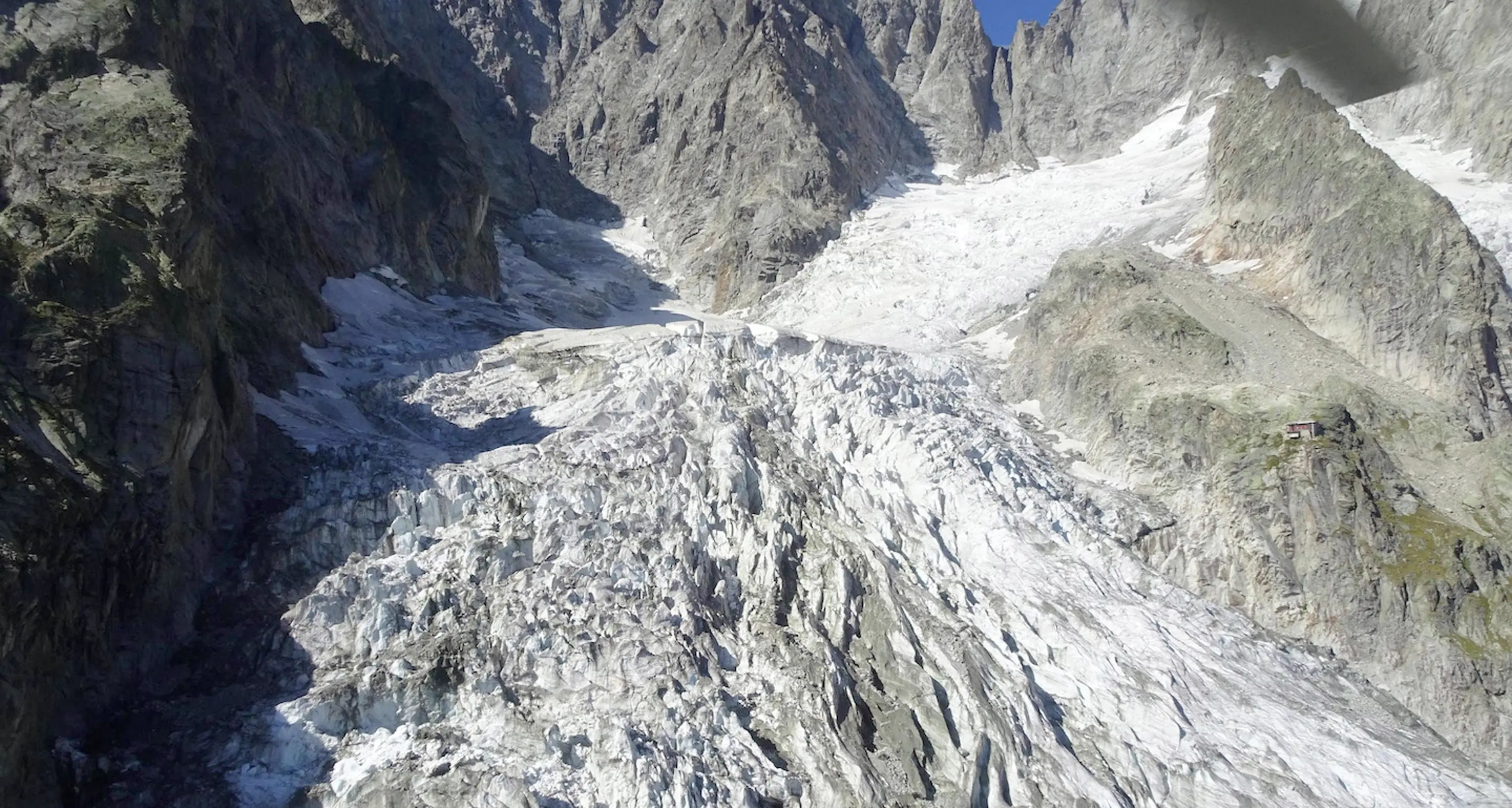 Monte Bianco: parte del ghiacciaio a rischio crollo