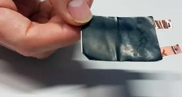 Pronta la batteria elastica da cucire negli abiti per i device indossabili