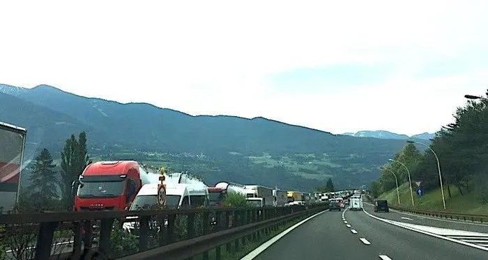 Controlli sui mezzi pesanti 27 infrazioni, 2 patenti ritirate