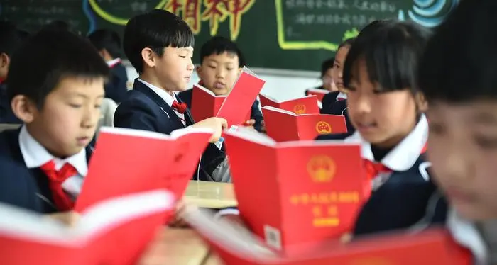 Attacco al primo giorno di scuola Cina, uccisi otto bambini