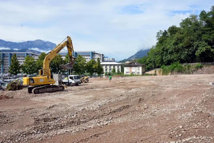 LAVORI PER IL NUOVO PARCHEGGIO SITUATO DIETRO OSPEDALE SANTA CHIARA TRENTO 2 SETTEMBRE 2019 FOTO PAOLO PEDROTTI