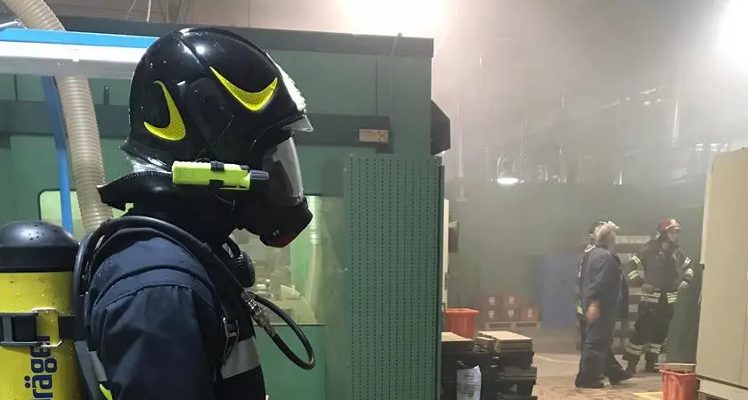 Pietramurata, fiamme alla Meccanica del Garda: spente dagli stessi operai