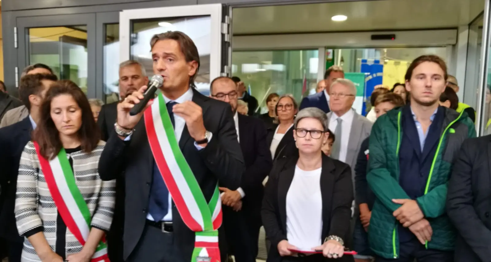 Folla e autorità alla festa per la nuova scuola media di Mezzocorona