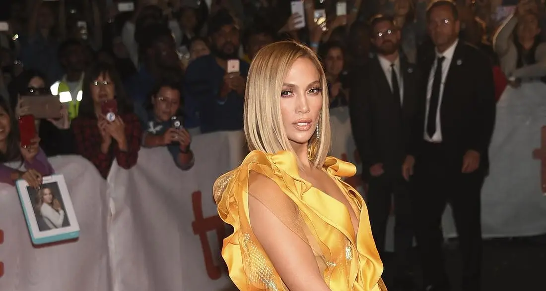 Jennifer Lopez cambia look e si fa bionda