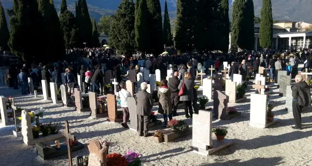 Covid, Fugatti chiude tutti i cimiteri del Trentino l'1 e 2 novembre