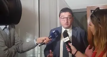 Sfrattare tutta la famiglia dall'Itea se uno solo delinque: Fugatti va avanti, i sindacati insorgono «indegno»
