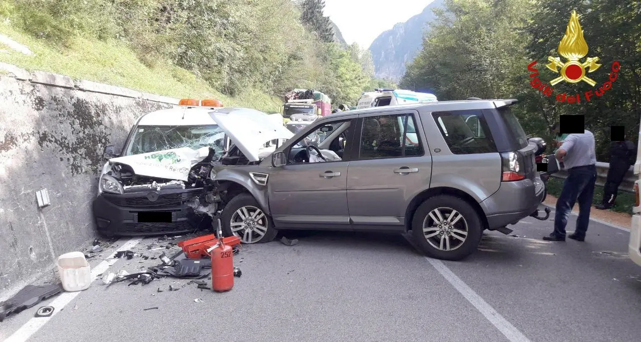 Centrato da un Suv: imprenditore pinetano ferito sulla \"Feltrina\"