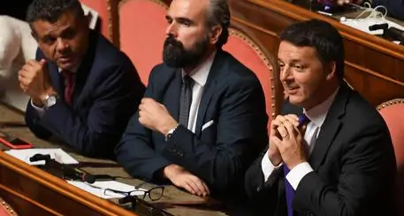 Scissione: Renzi lascia il Pd «Inizia una strada nuova»