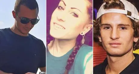 In auto contro un albero dopo discoteca: morti 3 ragazzi L'autista, ferito, era ubriaco