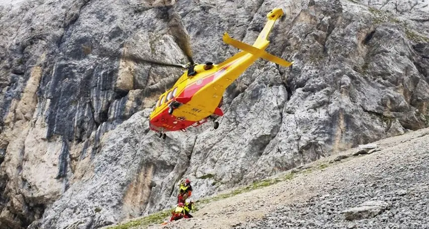 Parapendio, ancora una vittima: è la quarta A Canazei precipita e perde la vita un friulano