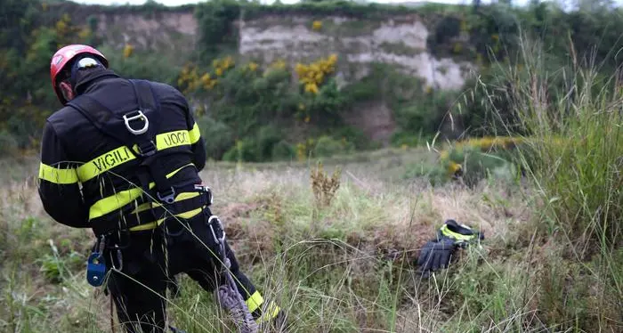 Mamma getta dall'auto il figlio di 4 mesi in un fosso E' stato ritrovato morto