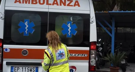 Due ragazzi di 17 e 14 anni violentano anziana 90enne durante una rapina