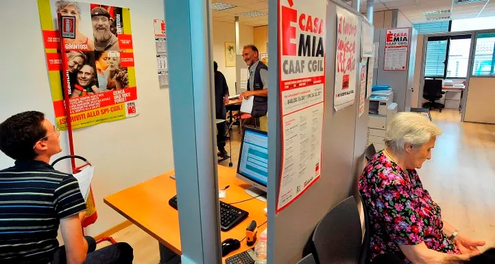 Sostegno al reddito, caccia all'assegno unico