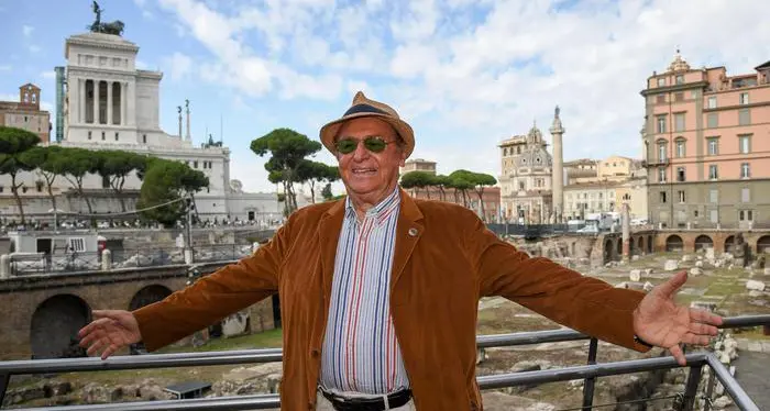 Arbore torna in televisione con un programma «leggero» in memoria di Boncompagni